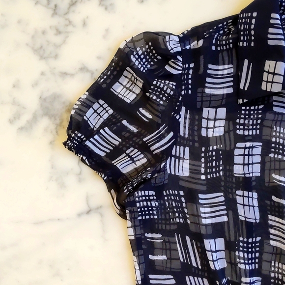 NWOT. The Limited Black and White Patterned Short Sleeve Button Down Sheer Shirt - Picture 5 of 6